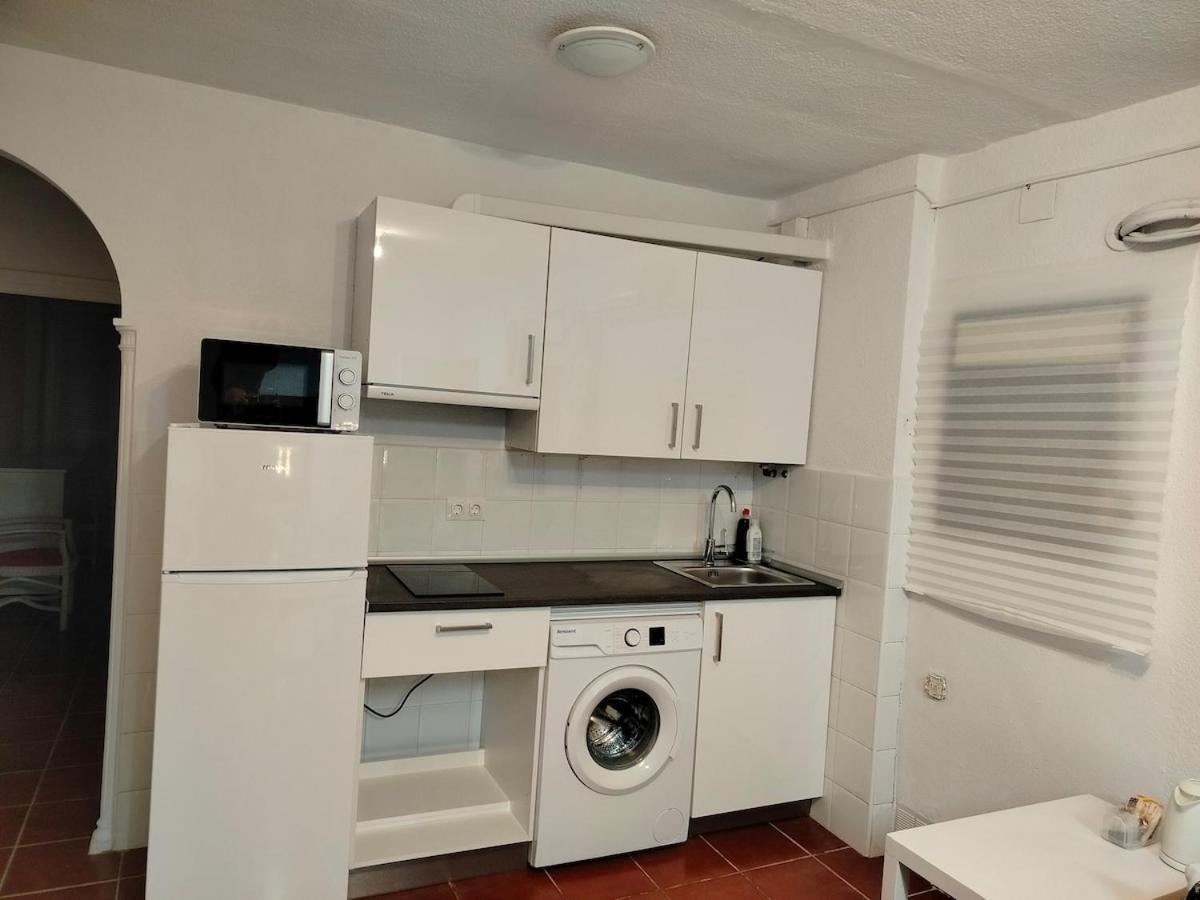 Fantastico Con Piscina Comunitaria Junto Al Mar En Malaga