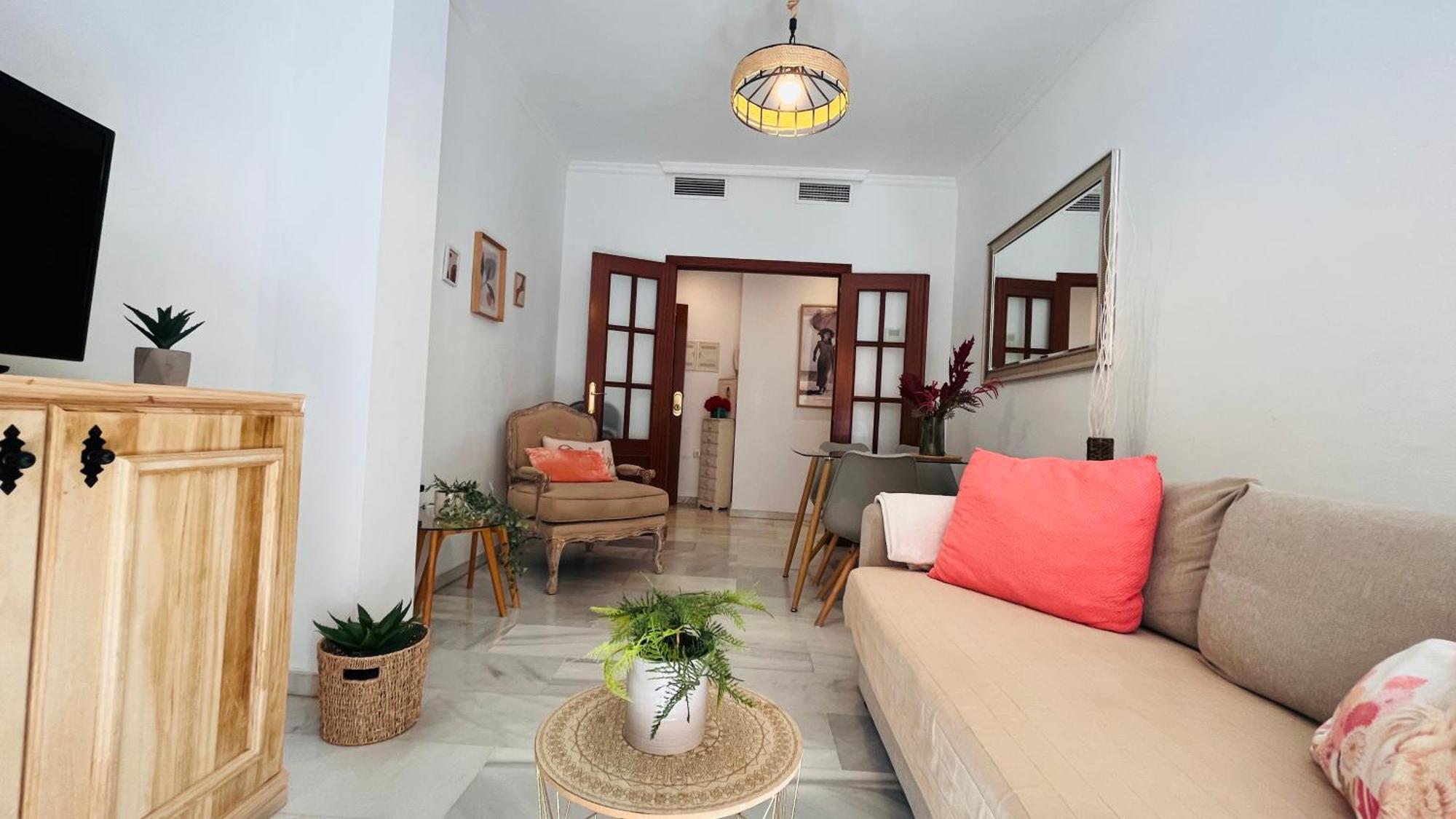 Homely Atarazanas Apartment