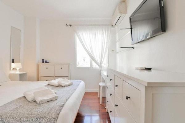 Appartement Big Apartment, Close To Train Station