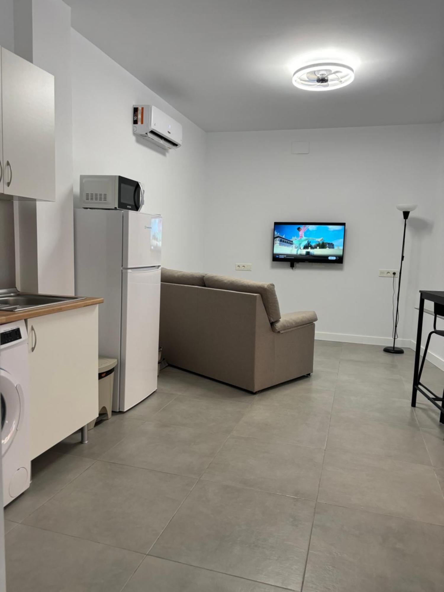 Apartamento 1 A 10 Caminando De La Estacion De Bus Y Tren Maria Zambrano *