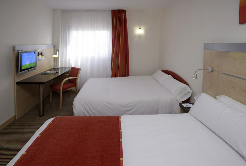 Express Airport By Ihg Hotell 3*