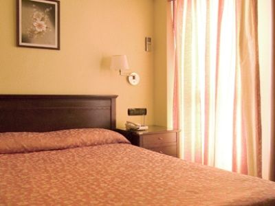 Carlos V Hotell 2*
