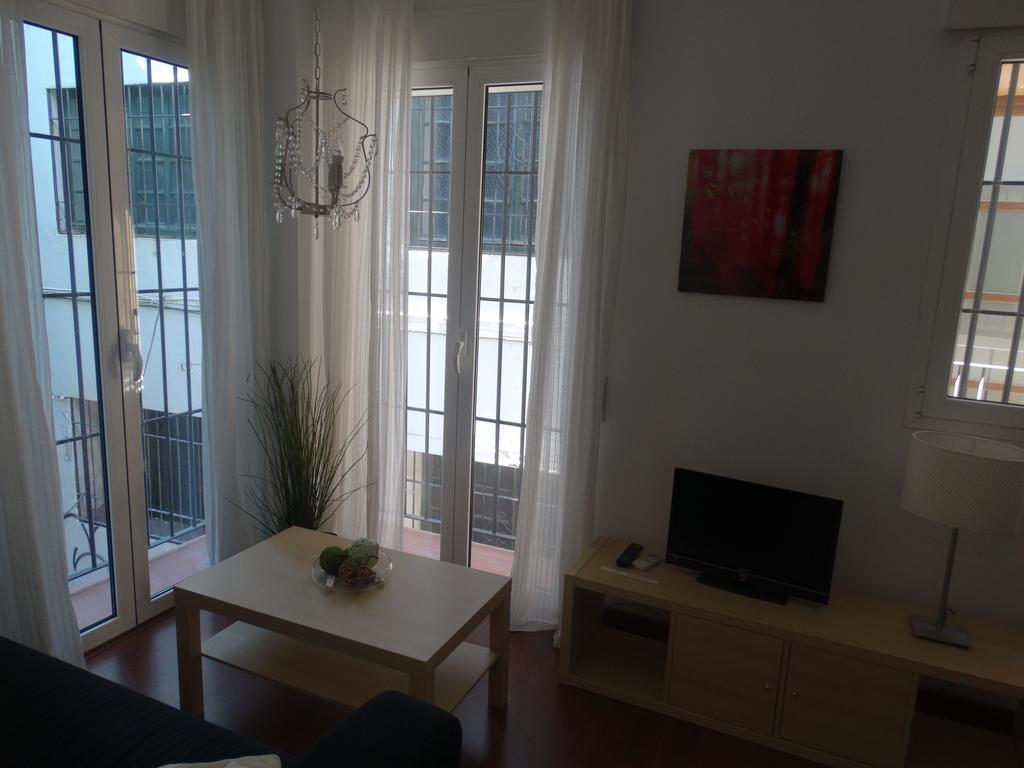 - Pozos Dulces, 22 * Malaga