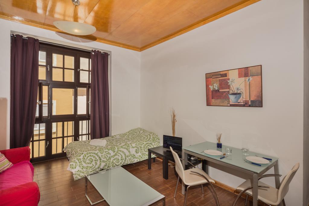 Galeria De Pintores Vivos Apartamento *