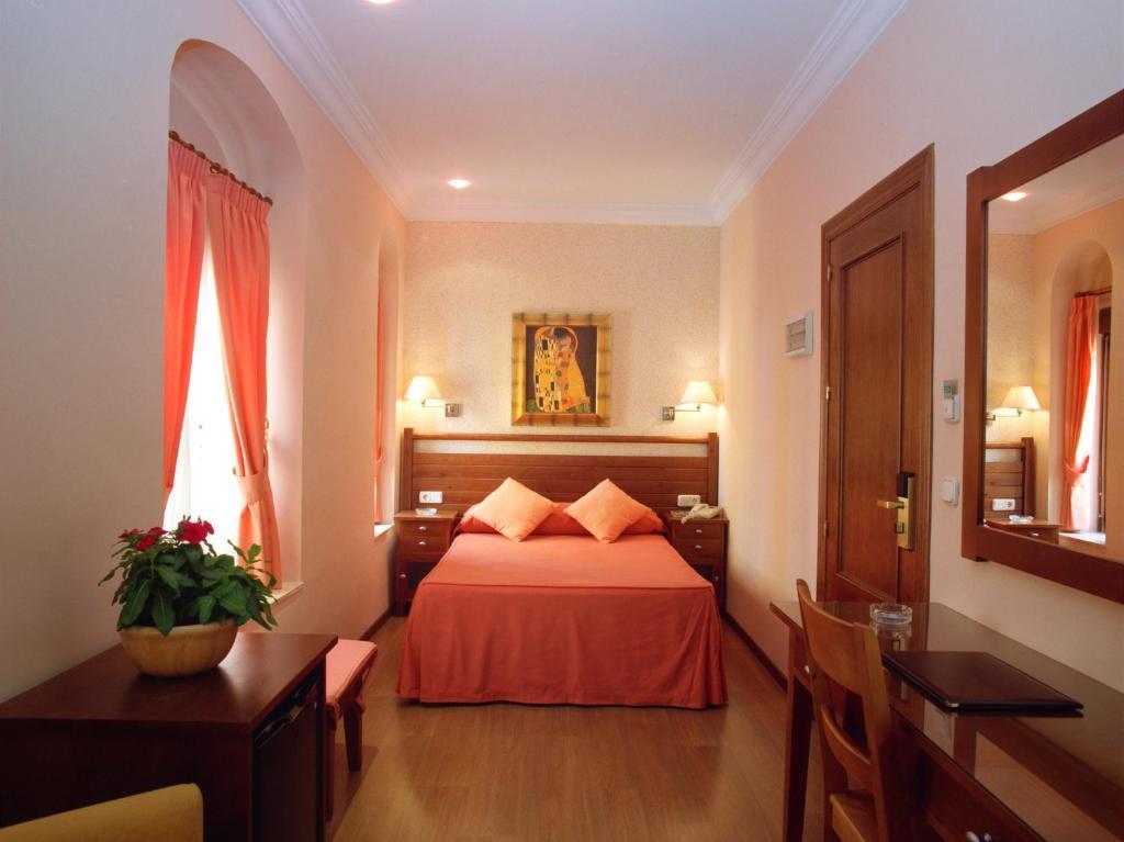 California Hotel 2*
