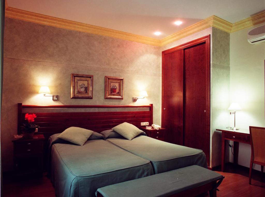 Hotel California 2*