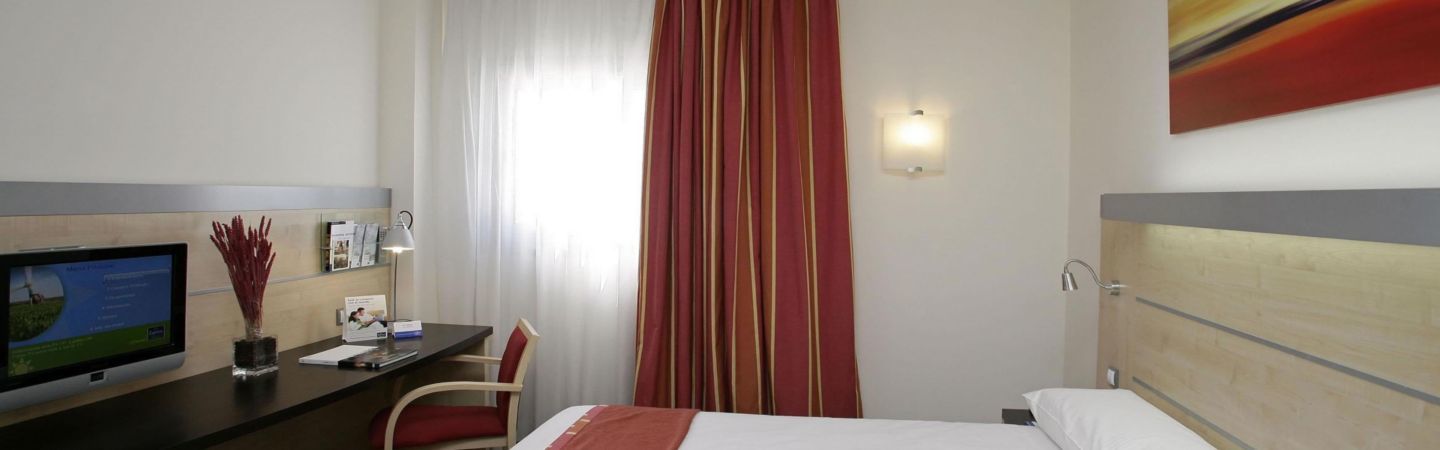 Express Airport By Ihg Hotell 3*