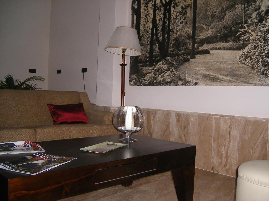 Carlos V Hotell 2*