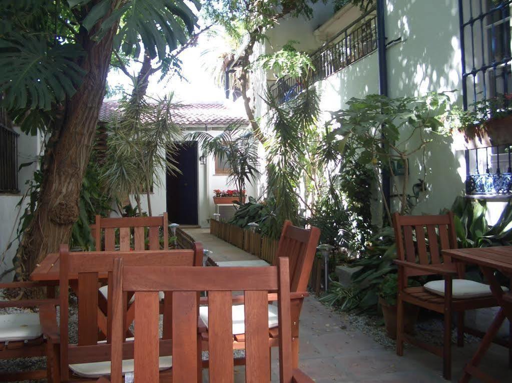 Acacias Restaurante Pensión 2*