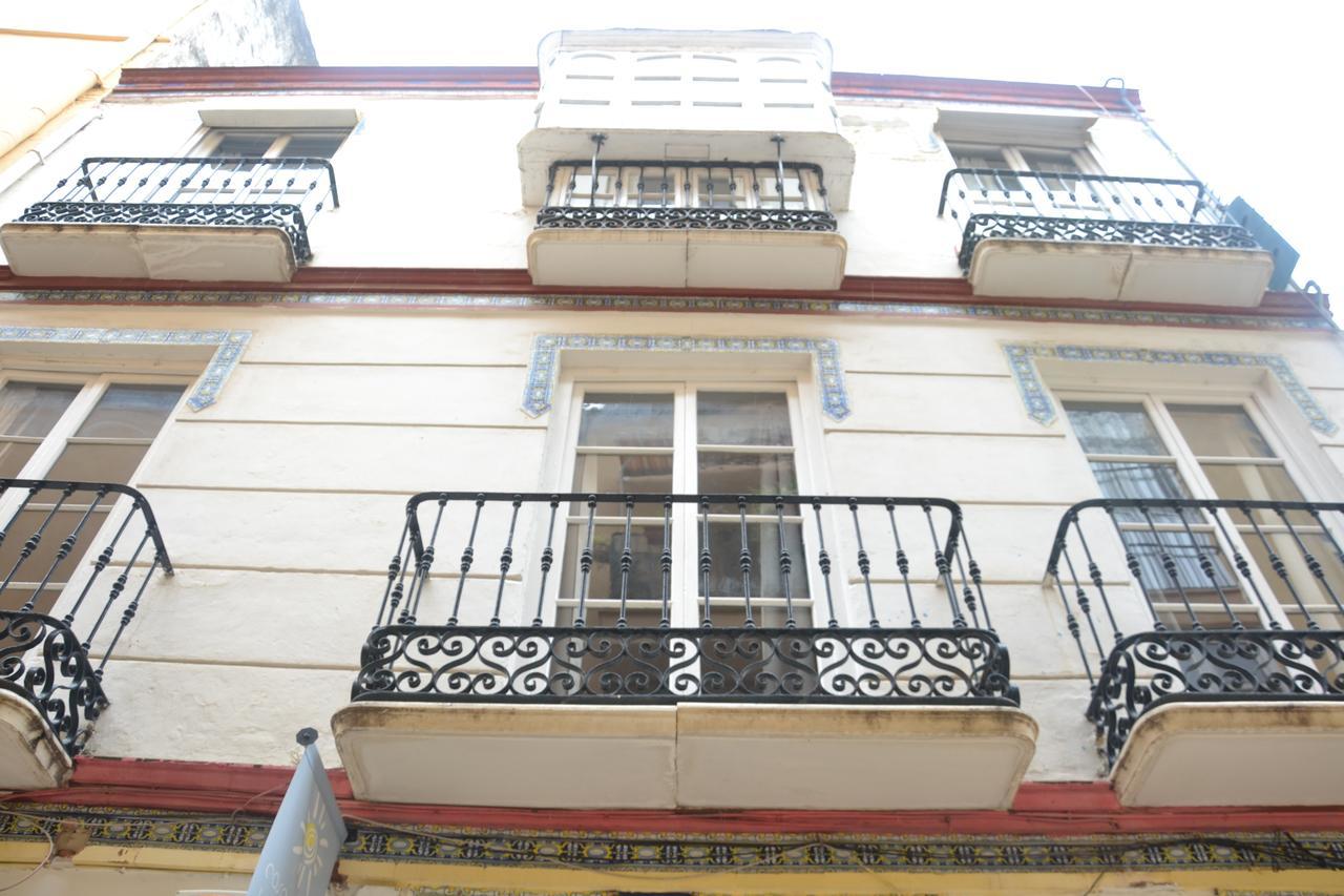 The Lights Garden Hostel Malaga