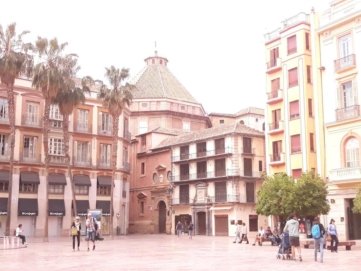& Away In The Heart Of Historical Town Of *