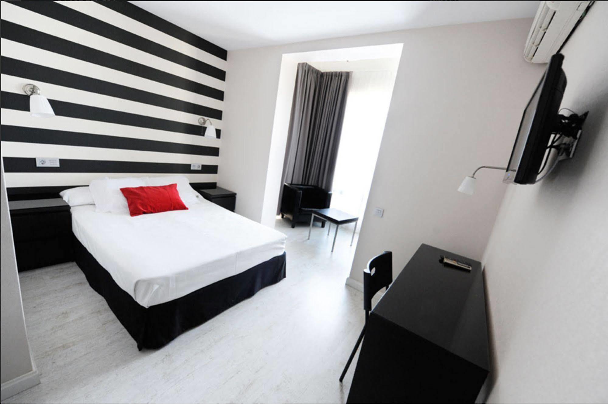 Domus Hotell *