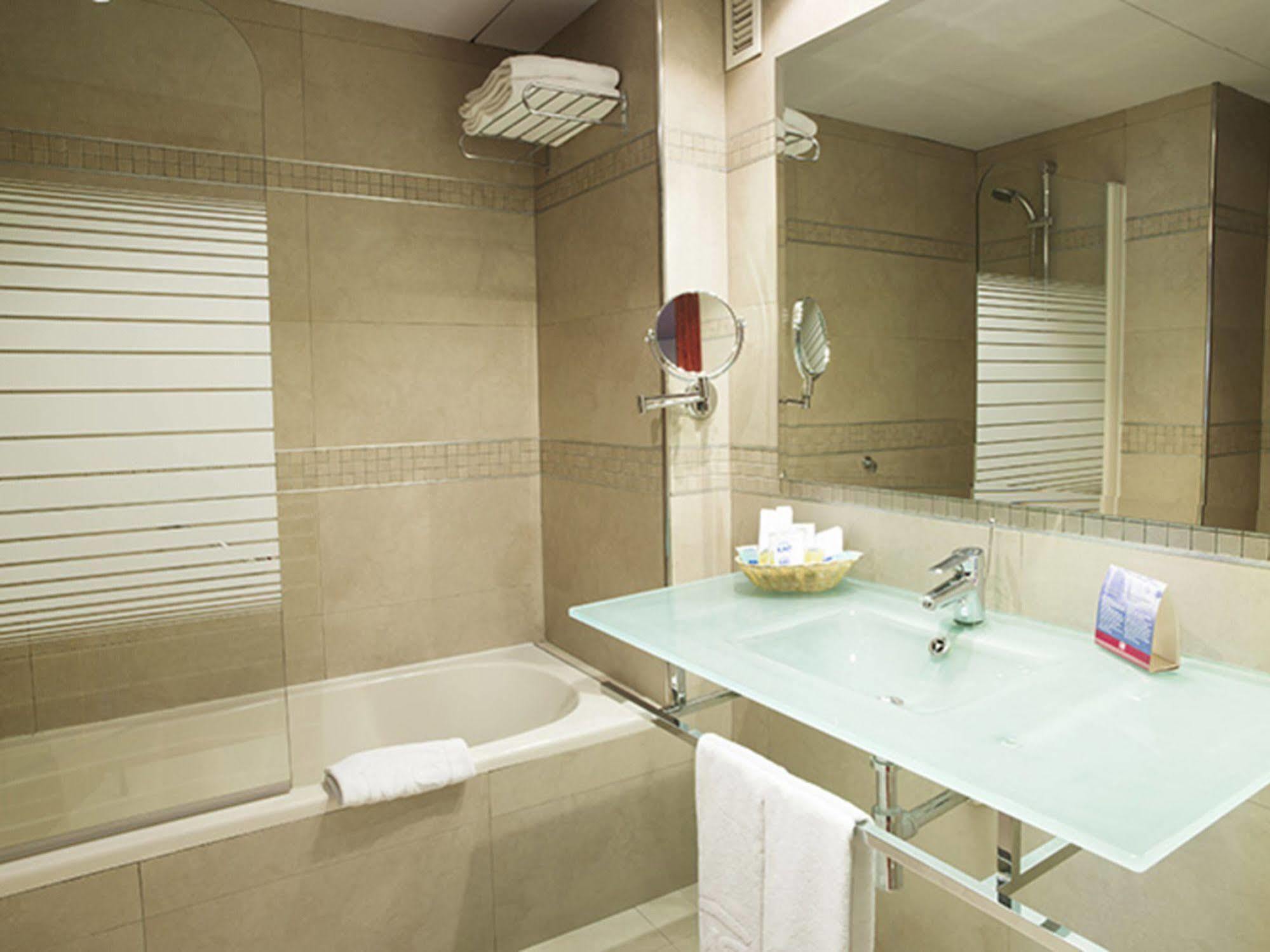 Hotell Ms Maestranza 4*
