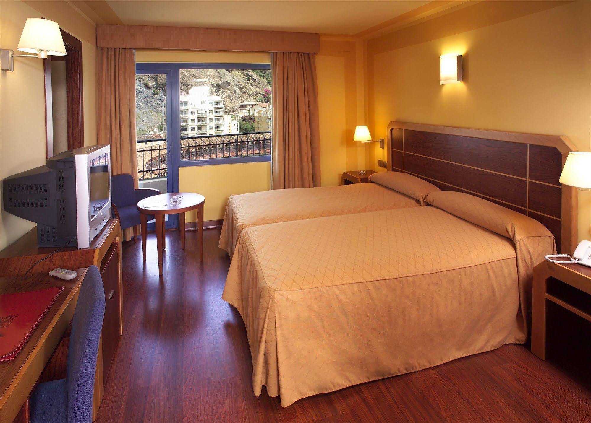 Hotell Ms Maestranza 4*