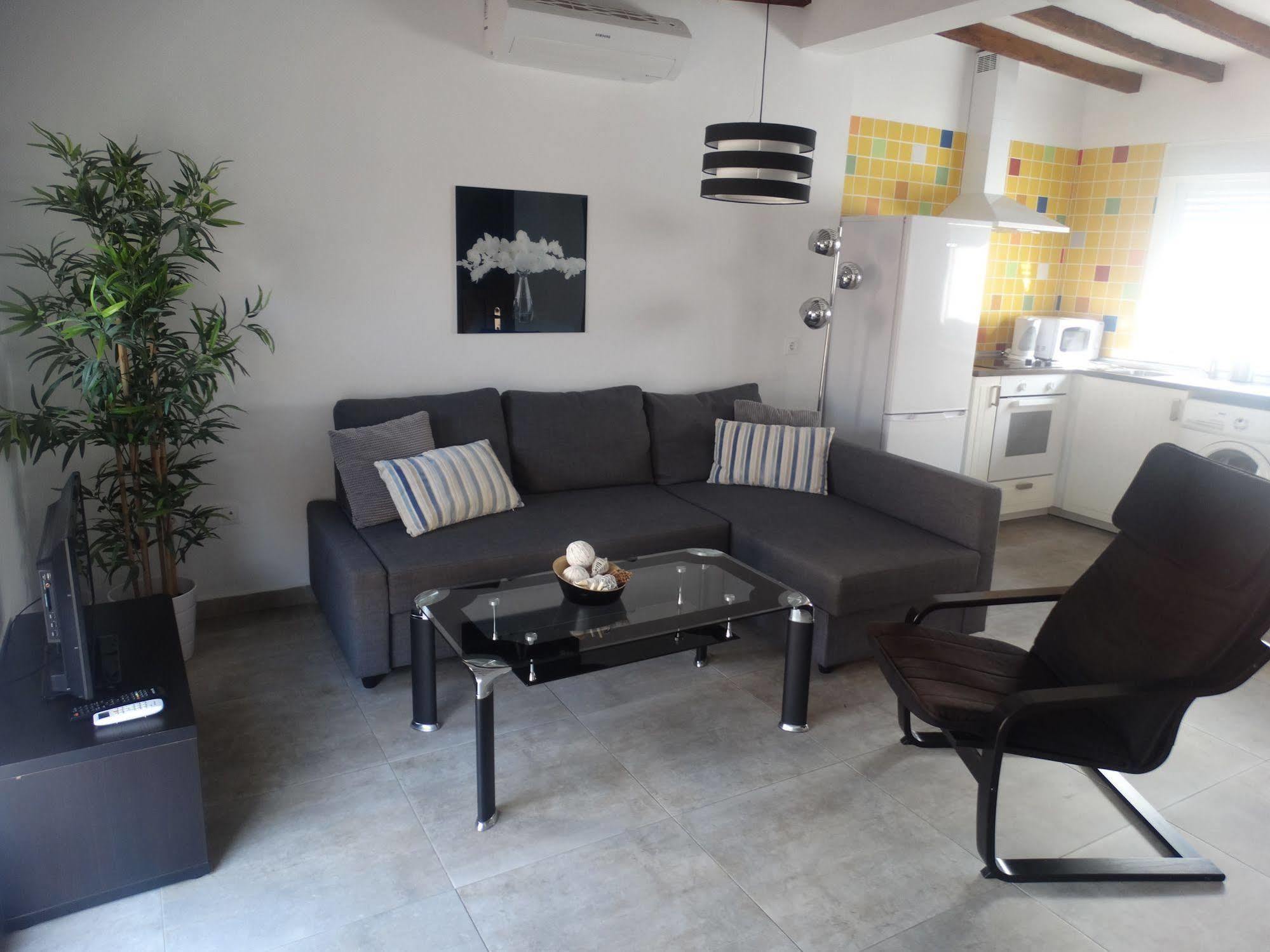 - Nuno Gomez, 24 Appartement *