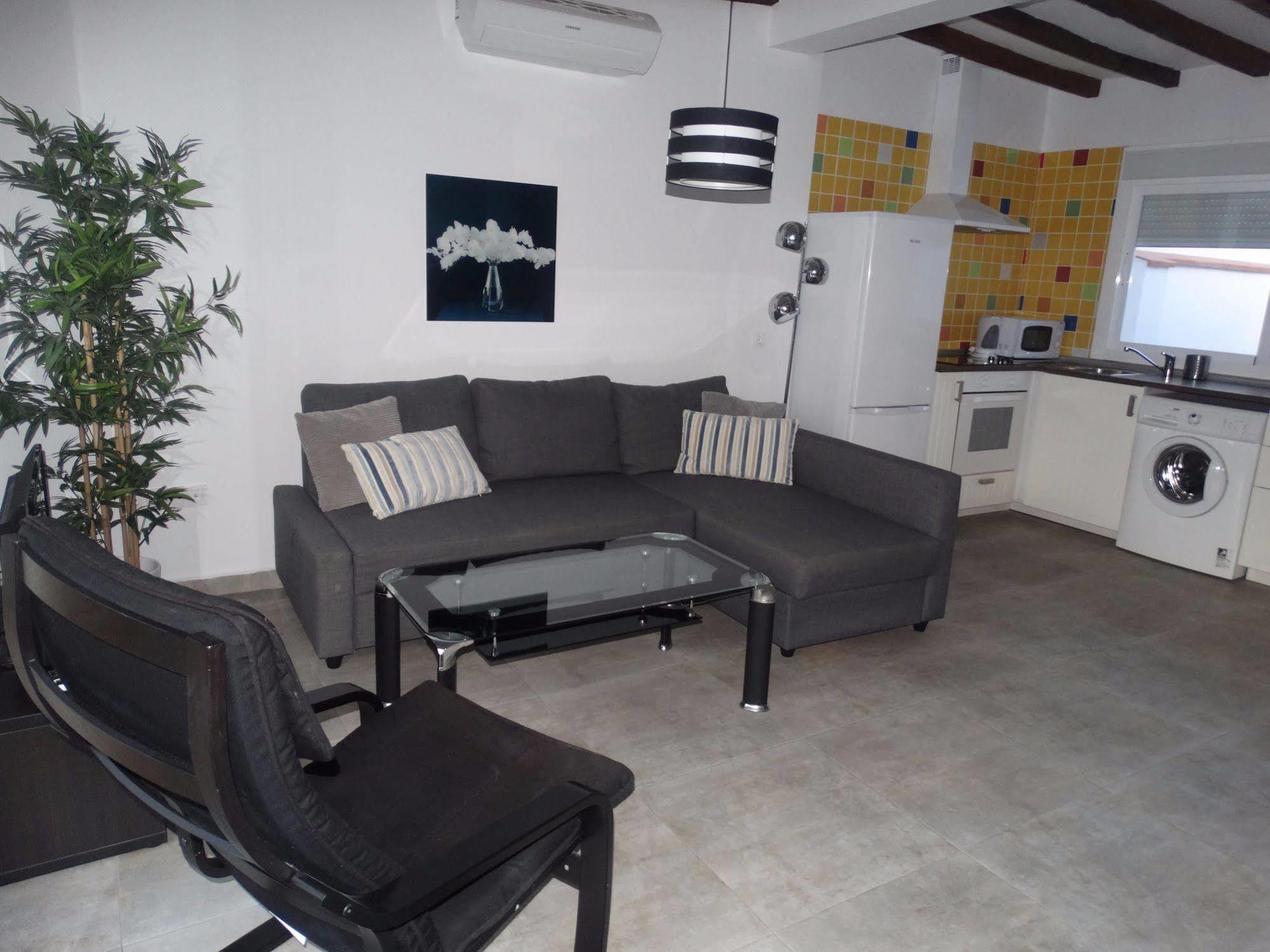 - Nuno Gomez, 24 Appartement