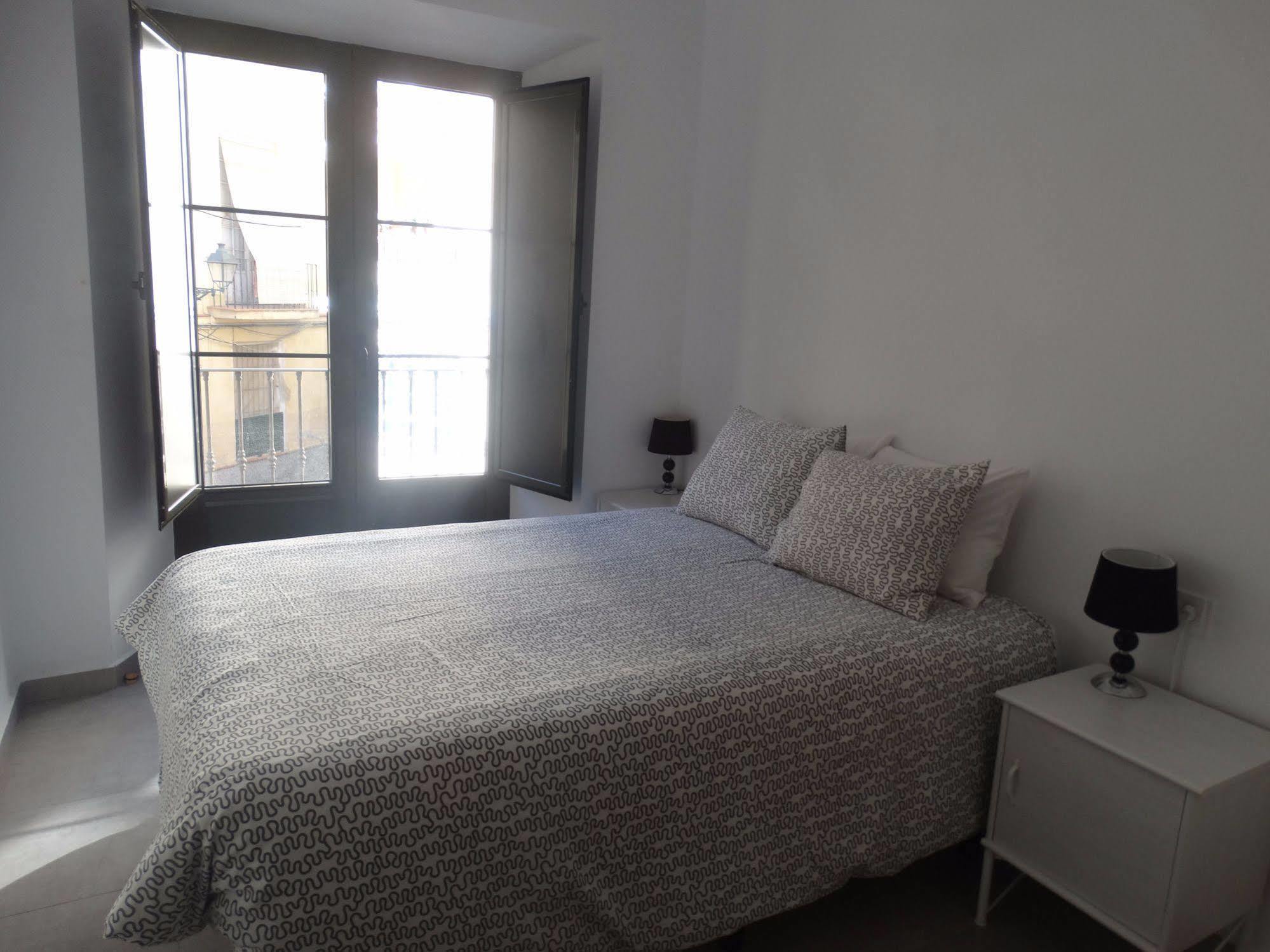 - Nuno Gomez, 24 Appartement