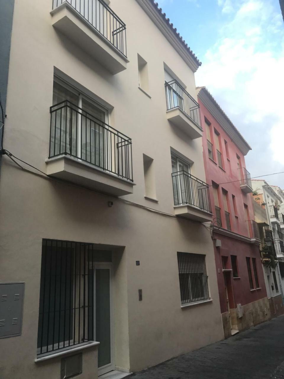 - Jinetes, 10 * Málaga