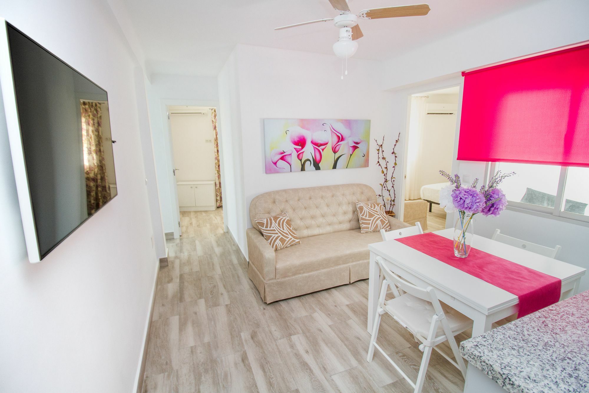 Apartment Modish 3 Bedroom In By La Recepcion Málaga