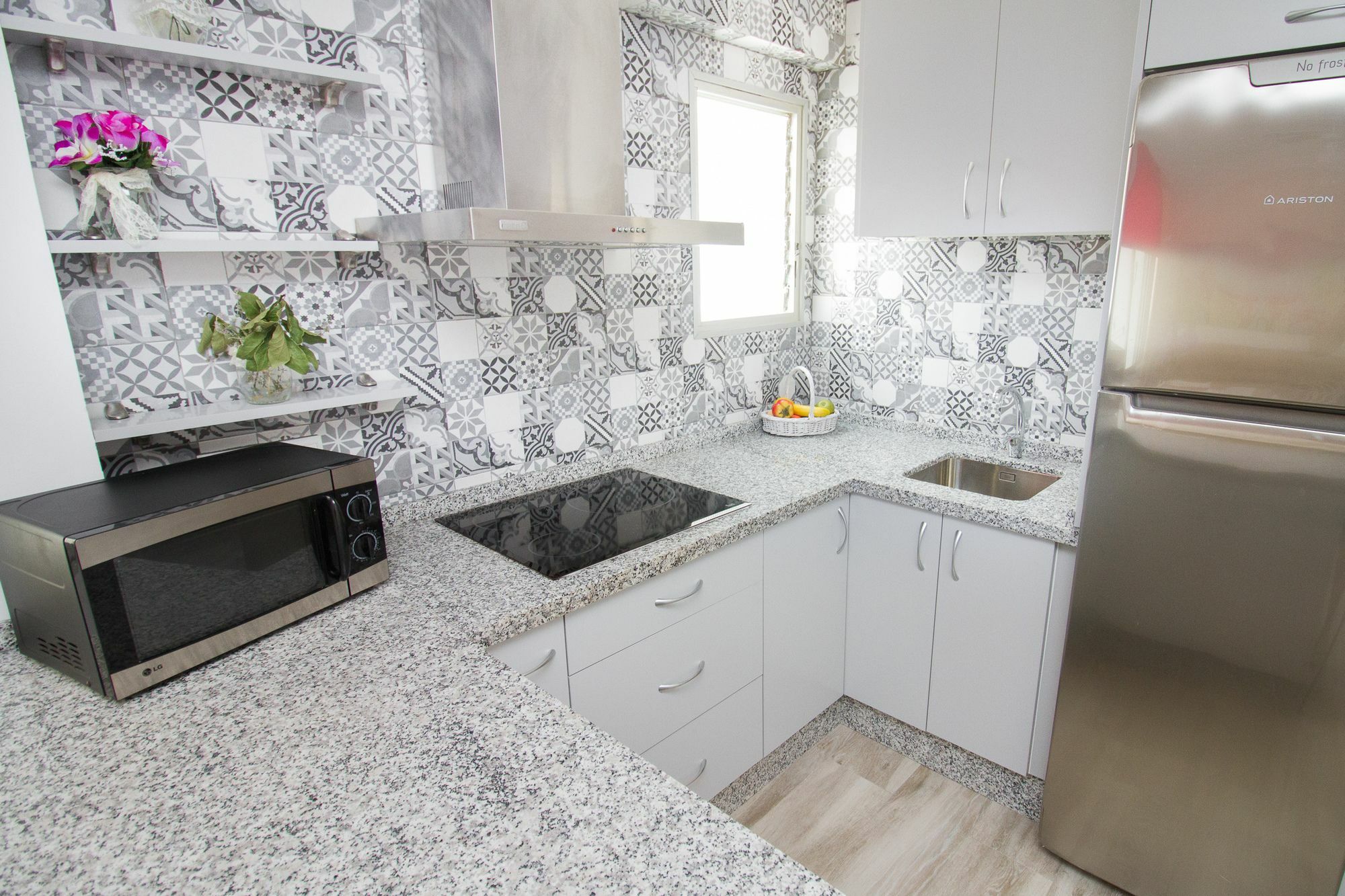 Apartment Modish 3 Bedroom In By La Recepcion Málaga