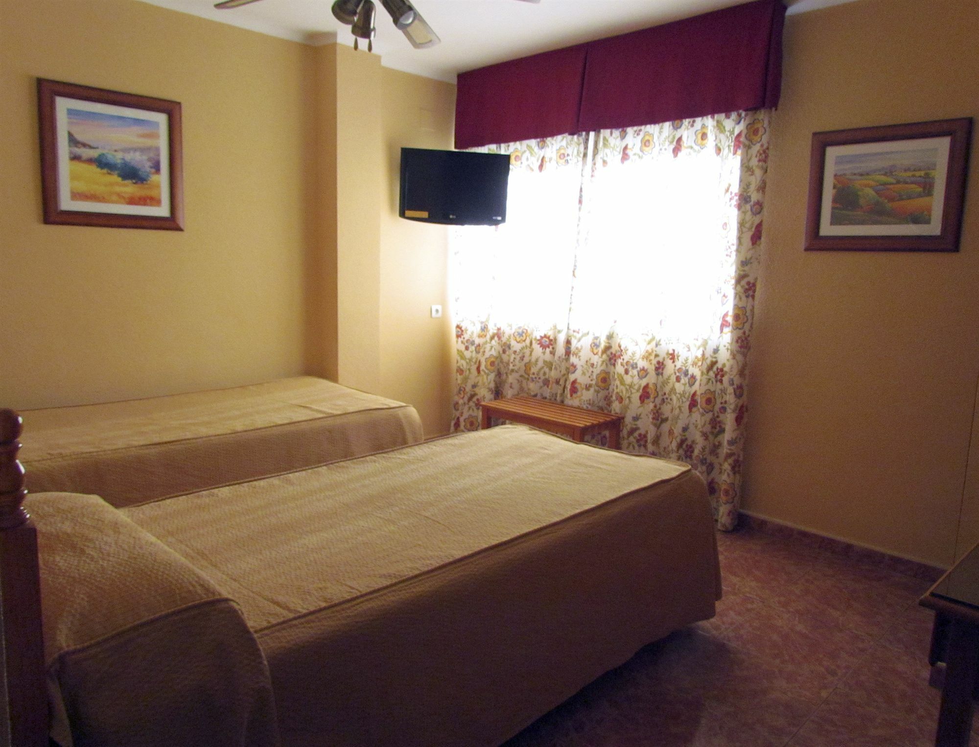 Hotell Zeus 2*