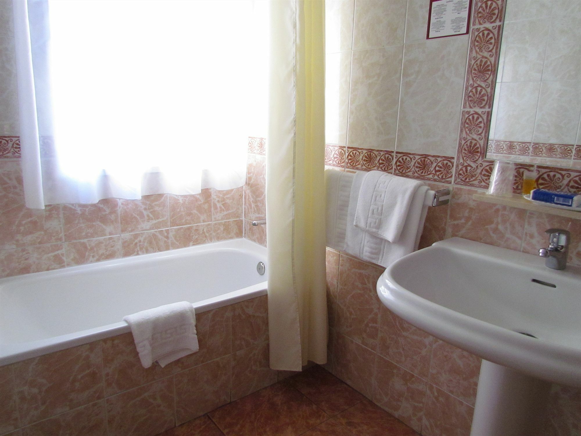 Zeus Hotell 2*