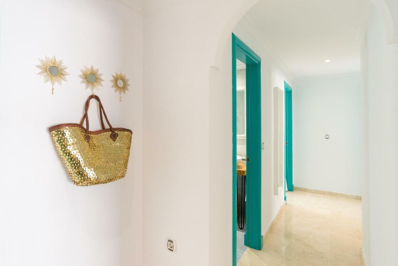 Apartamento El Sol De Poniente: A 1 Minuto De La Playa, Piscina, Parking *