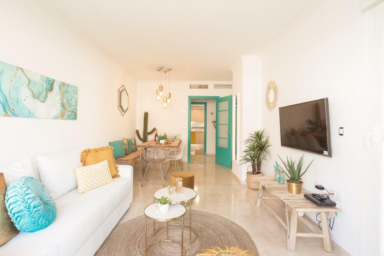Apartamento El Sol De Poniente: A 1 Minuto De La Playa, Piscina, Parking *