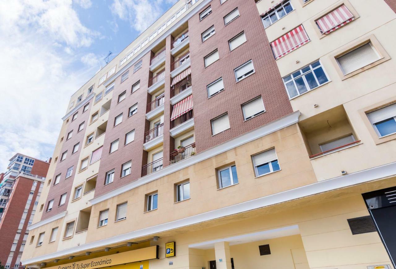 Alaska 800 M De La Playa Parking Privado * Malaga