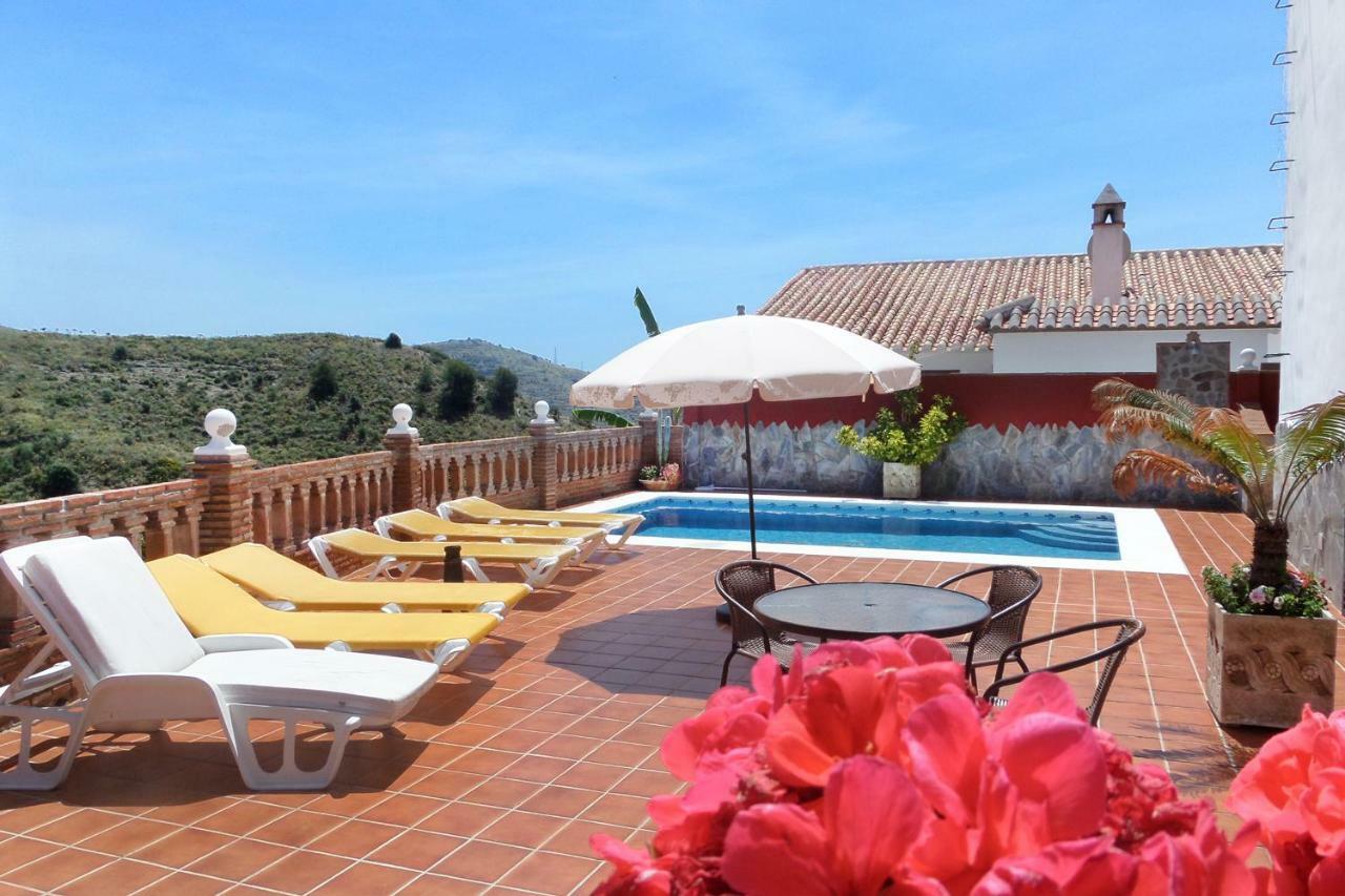 Villa Alvarez *
