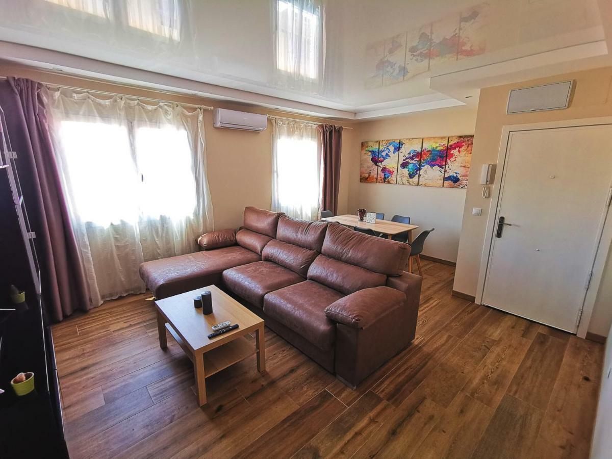 Genuar Center. Free Parking Appartement *