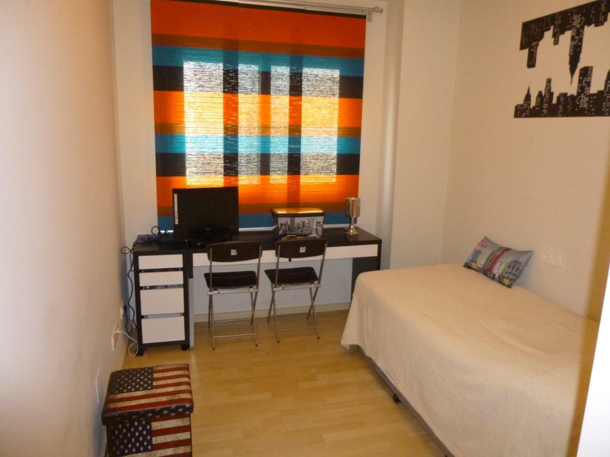 Apartamento En La Playa! Parking, Wifi, Piscina, Aire Acondicionado Y Netflix! *