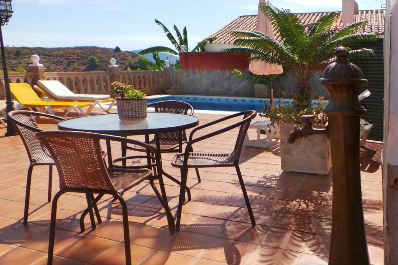 Villa Alvarez *