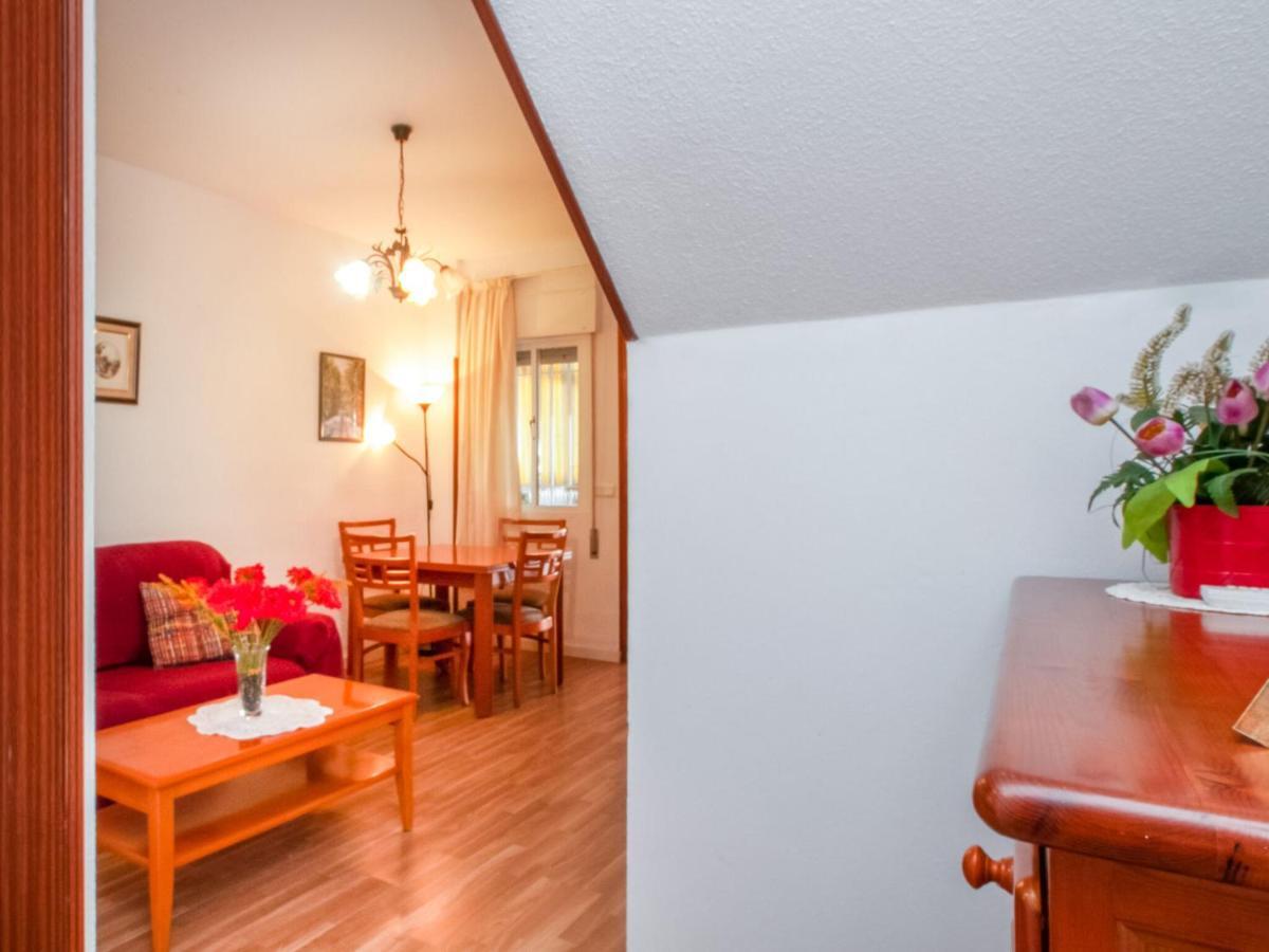 Welcoming In With Patio Holiday home