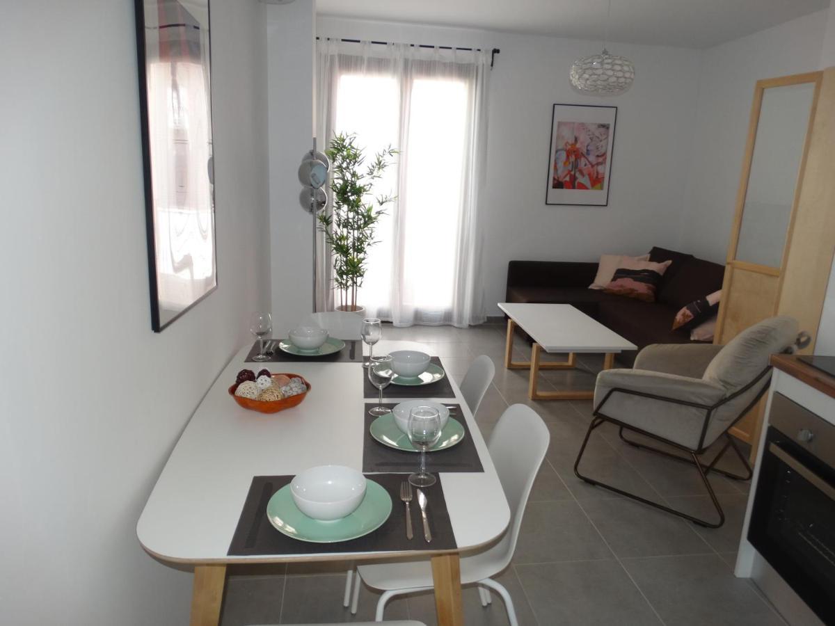 - Jinetes, 23 Apart-hotel *