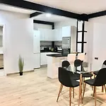 Modern & Spacious Apartment In Plaza De La Merced