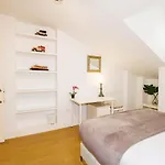Kuros House