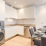 Urbe10 Premium Atarazanas 4 Bedrooms Apartment