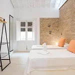 Te1B-El Teatro Brick Wall Suite Prime Location