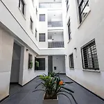 Cozy Flat With Common Pool & Parking - Center By Rems