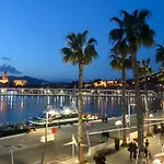 Kawaii Beachfront Malagueta Apartment