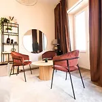Shiny Mik Super Family Apartment