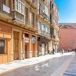 Pineapple Comedias 8 Con Parking