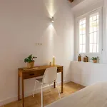 Precioso apartamento con patio y dos habitaciones en el barrio de Picasso