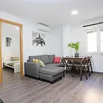 Holidays2Malaga Reyna Manescau Apartments- Zona Huelin & 450 Mts De La Playa