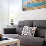 Holidays2Malaga Capuchinos French Balconies, Private Parking, Wifi & Air Con