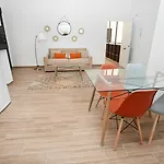 Feelathome Martires Apartments