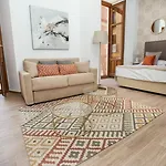 Feelathome Martires Apartments