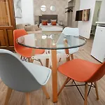 Feelathome Martires Apartments