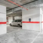 Elegant Apartment With Community Pool & Parking - Center